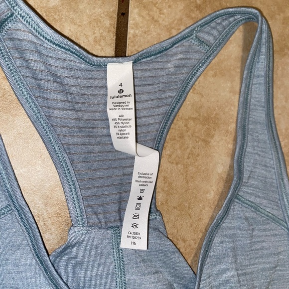 Lululemon tank size 4 - Picture 2 of 4